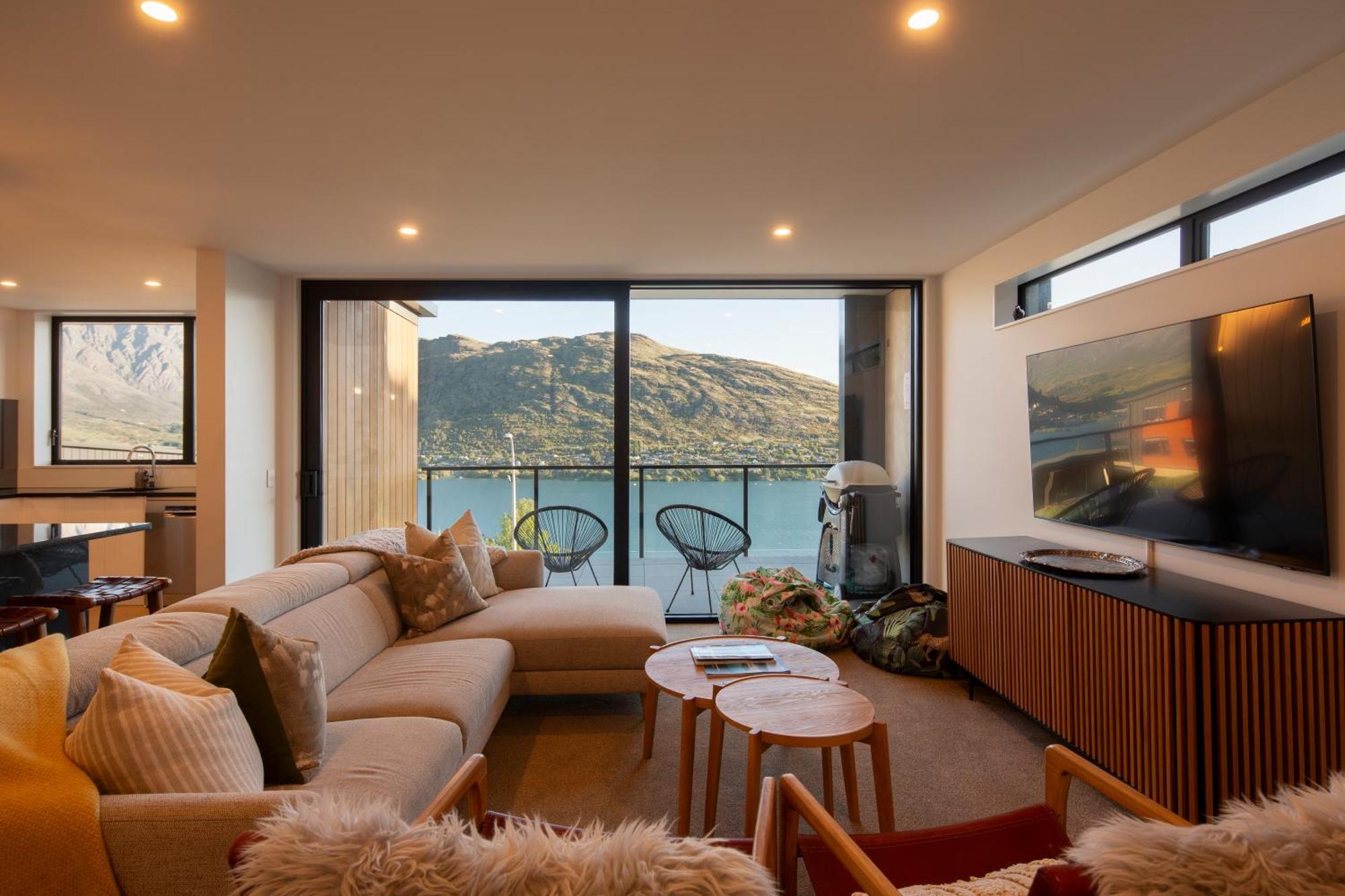 Fantastic 4 Bdr Home, Ac, Wifi, Coffee Machine Queenstown