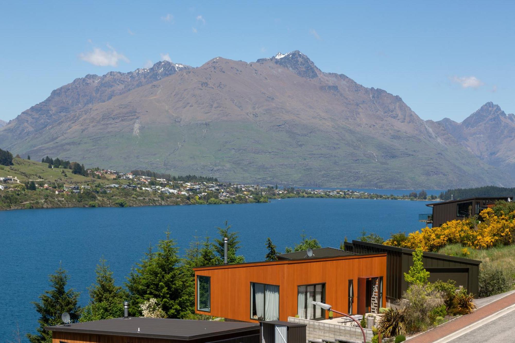 Fantastic 4 Bdr Home, Ac, Wifi, Coffee Machine * Queenstown