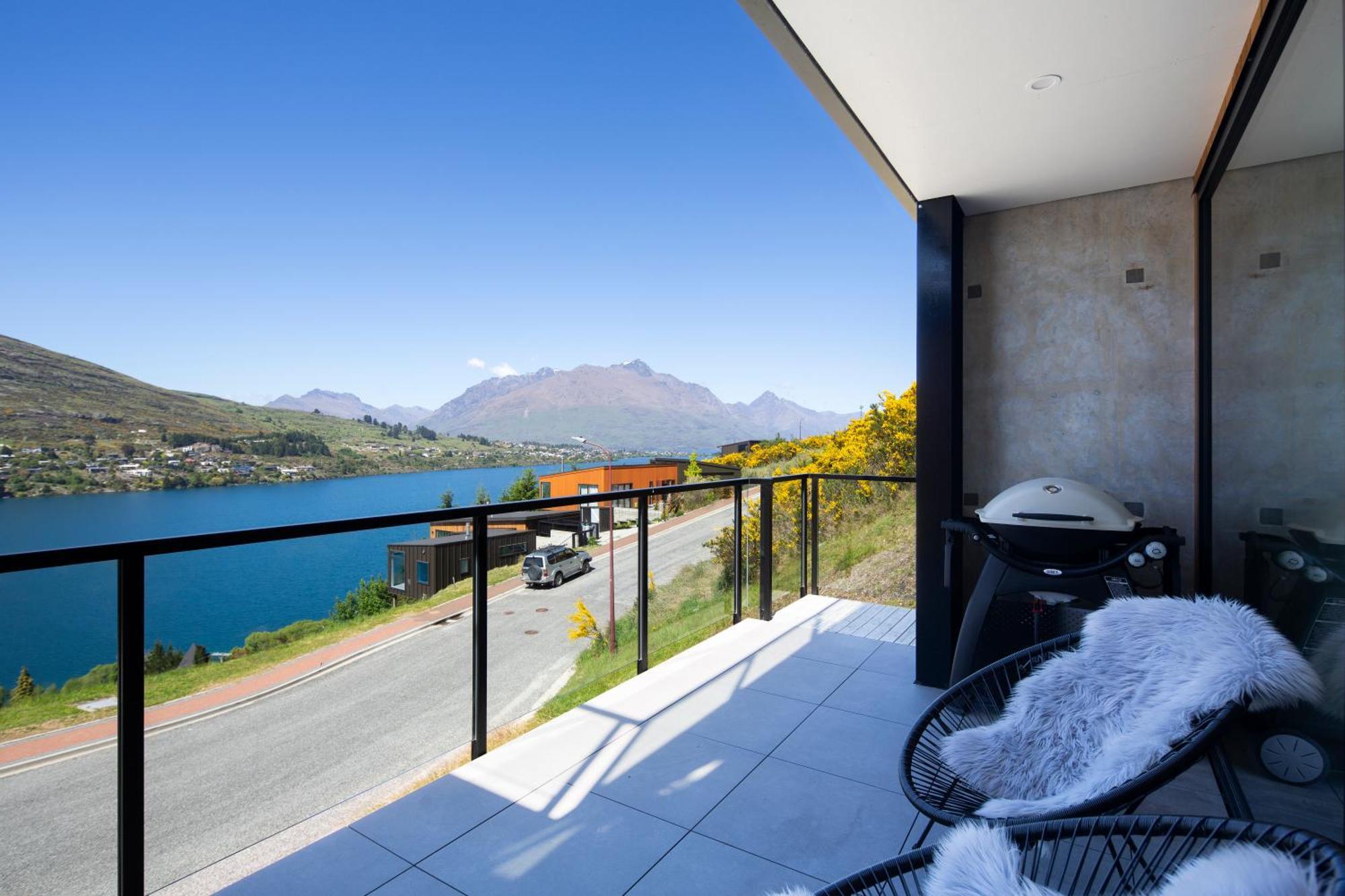 Fantastic 4 Bdr Home, Ac, Wifi, Coffee Machine Queenstown