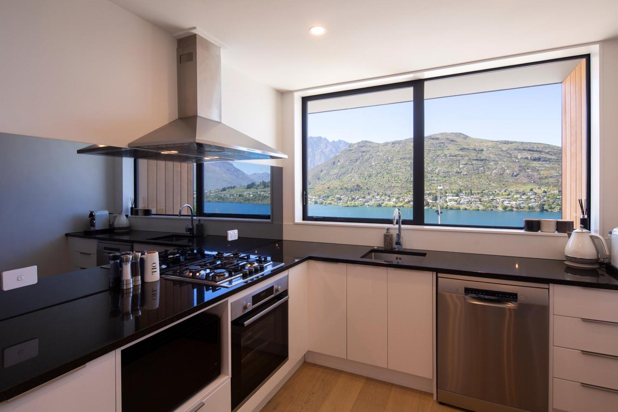 Fantastic 4 Bdr Home, Ac, Wifi, Coffee Machine * Queenstown