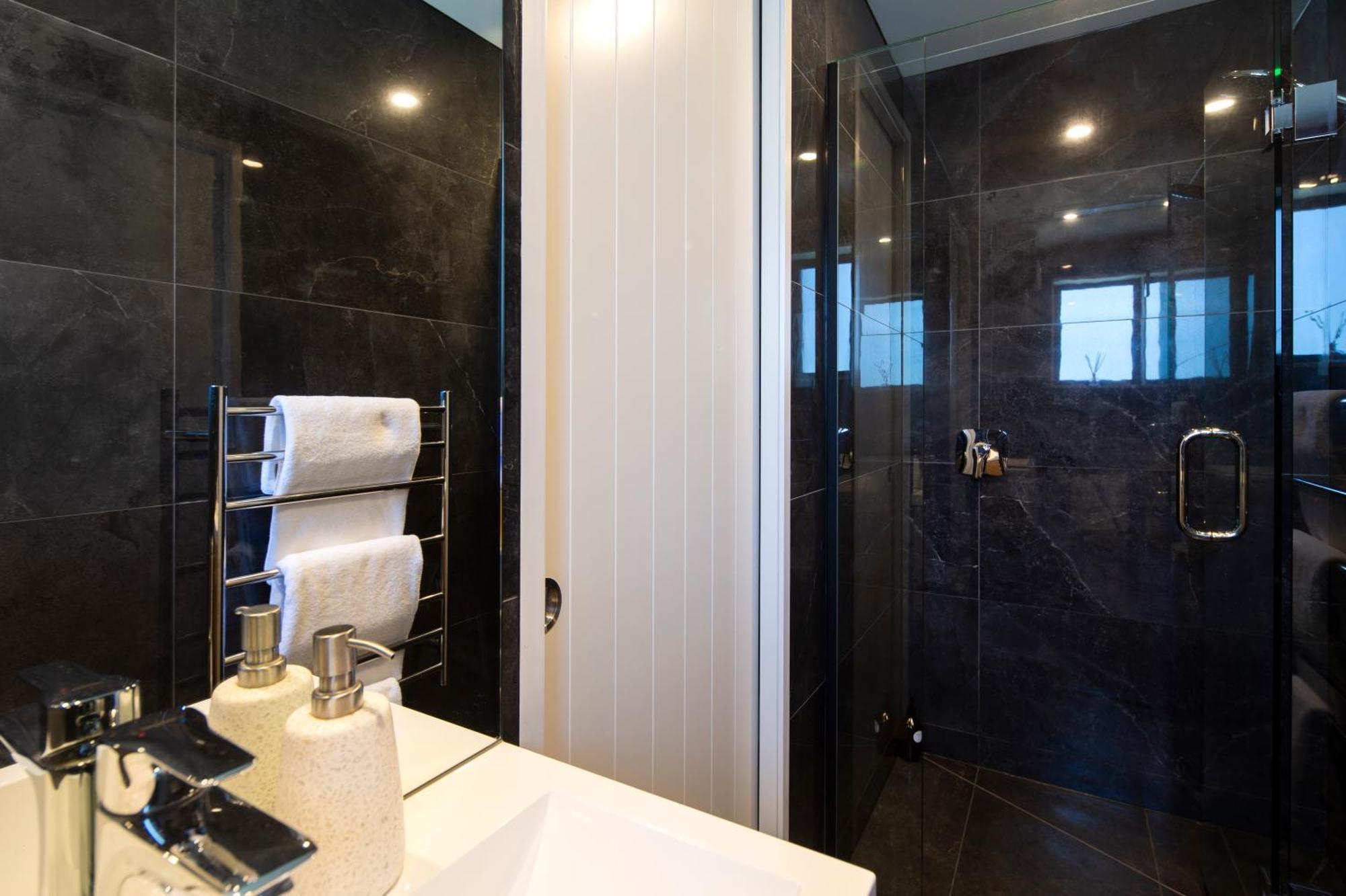 Fantastic 4 Bdr Home, Ac, Wifi, Coffee Machine Ferienhaus Queenstown