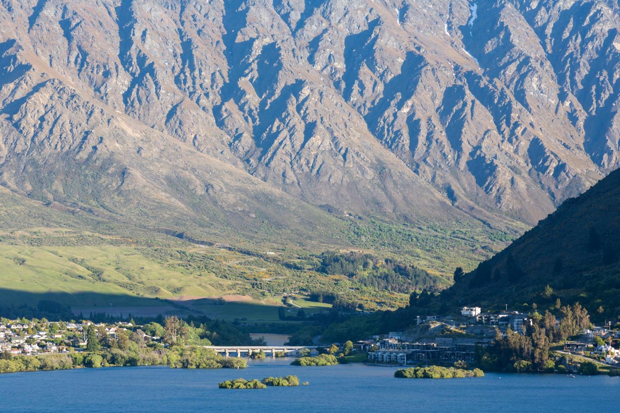 Fantastic 4 Bdr Home, Ac, Wifi, Coffee Machine * Queenstown